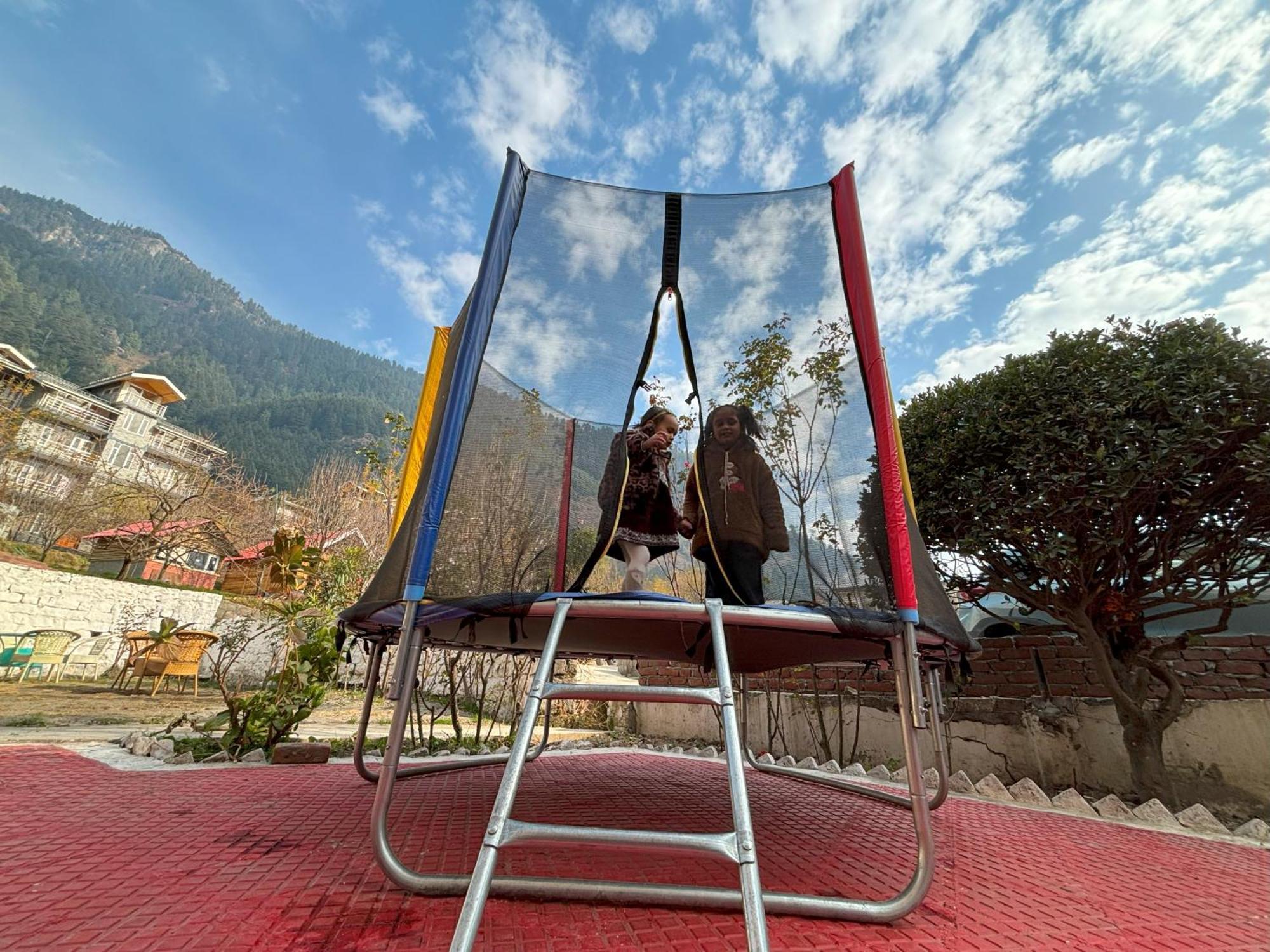 Hill River Resort - Central Heated & Air Cooled - Near Mall Road , Best Property Of Manali 2024- 2025 Buitenkant foto