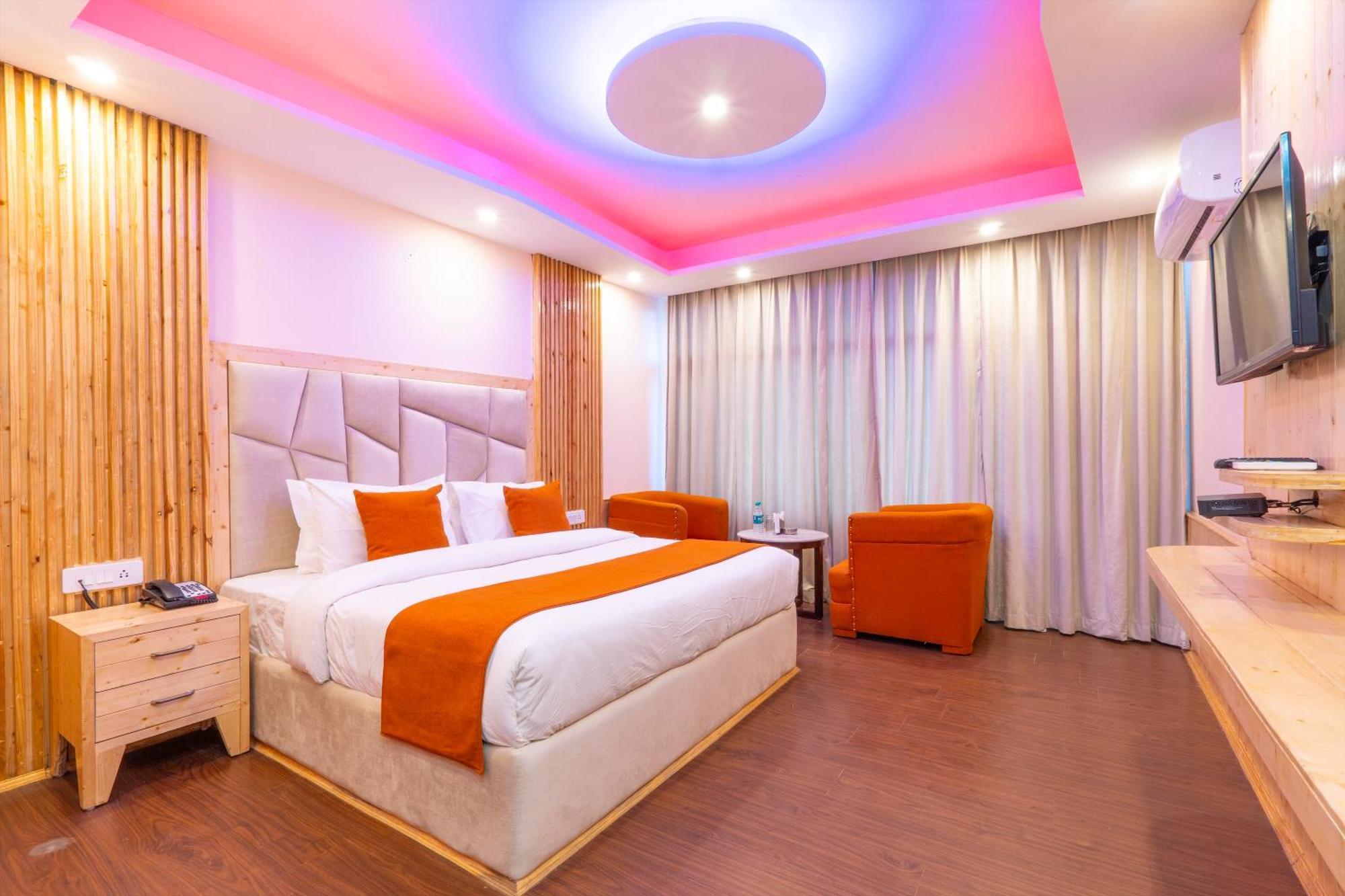 Hill River Resort - Central Heated & Air Cooled - Near Mall Road , Best Property Of Manali 2024- 2025 Buitenkant foto