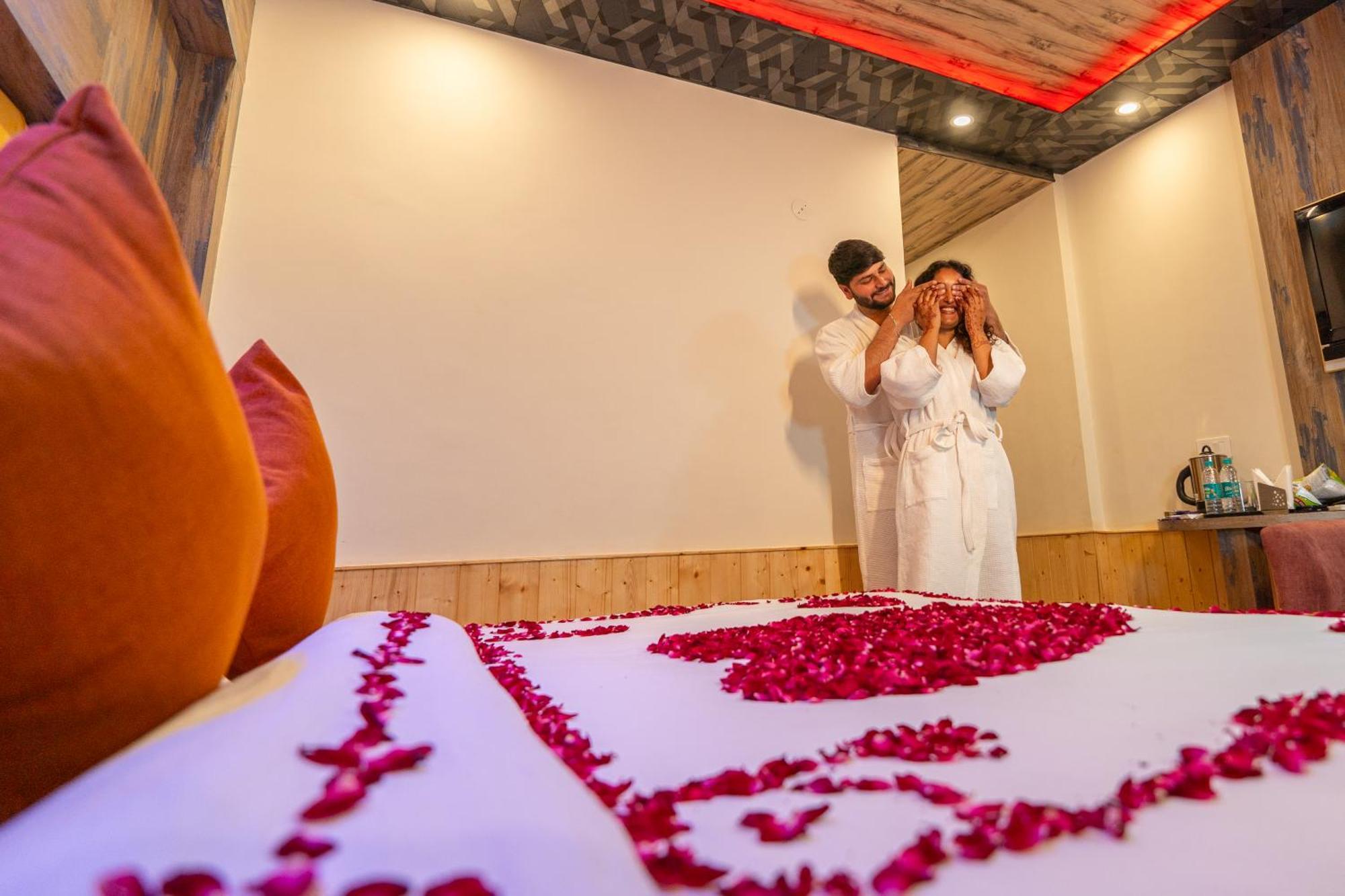 Hill River Resort - Central Heated & Air Cooled - Near Mall Road , Best Property Of Manali 2024- 2025 Buitenkant foto